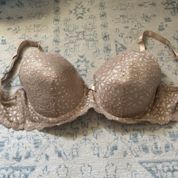 🧡 3/15 NWOT Beige/Nude Bras Adjustable Straps Lace Women's 42D - Picture 1 of 8